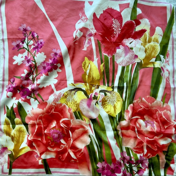 Floral Spring scarf - Picture 1 of 3